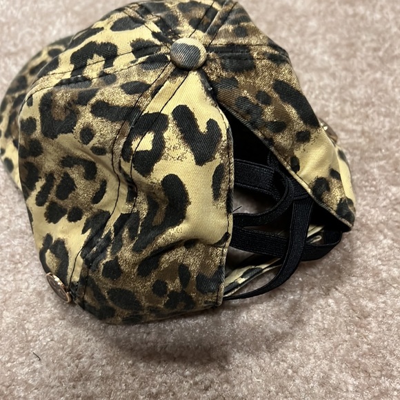 C.C Ponytail Criss Cross Messy Bun Hat - Picture 2 of 3